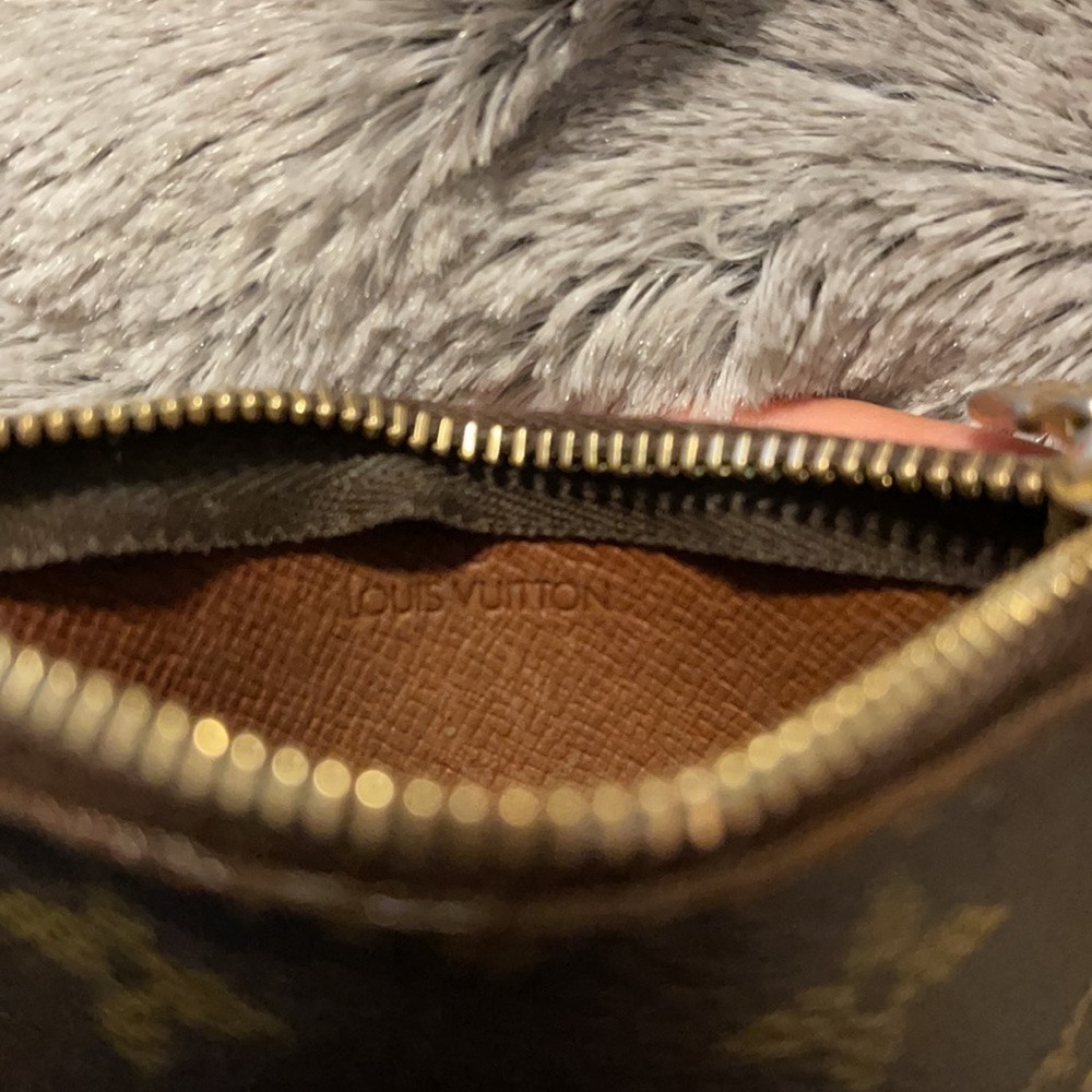 Authentic Louis Vuitton Monogram key pouch - Picture 5 of 11
